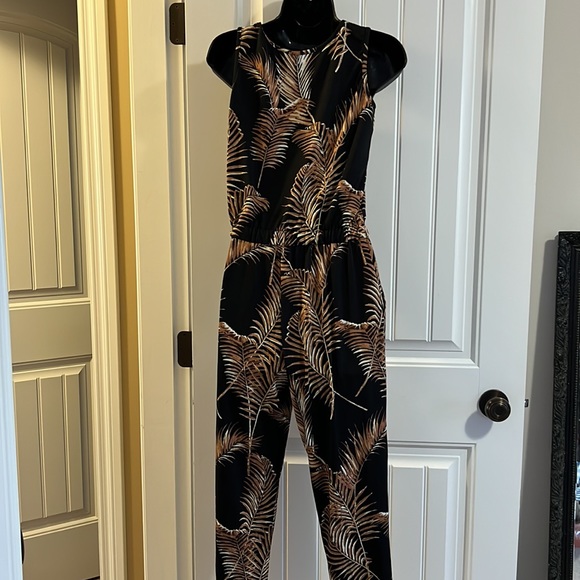 2/$20 Tropical leaf print romper Nicole miller - Picture 2 of 10